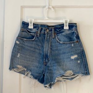 Abercrombie & Fitch Natural Rise Distressed Short.